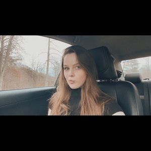 Meet your Posher, Chloe